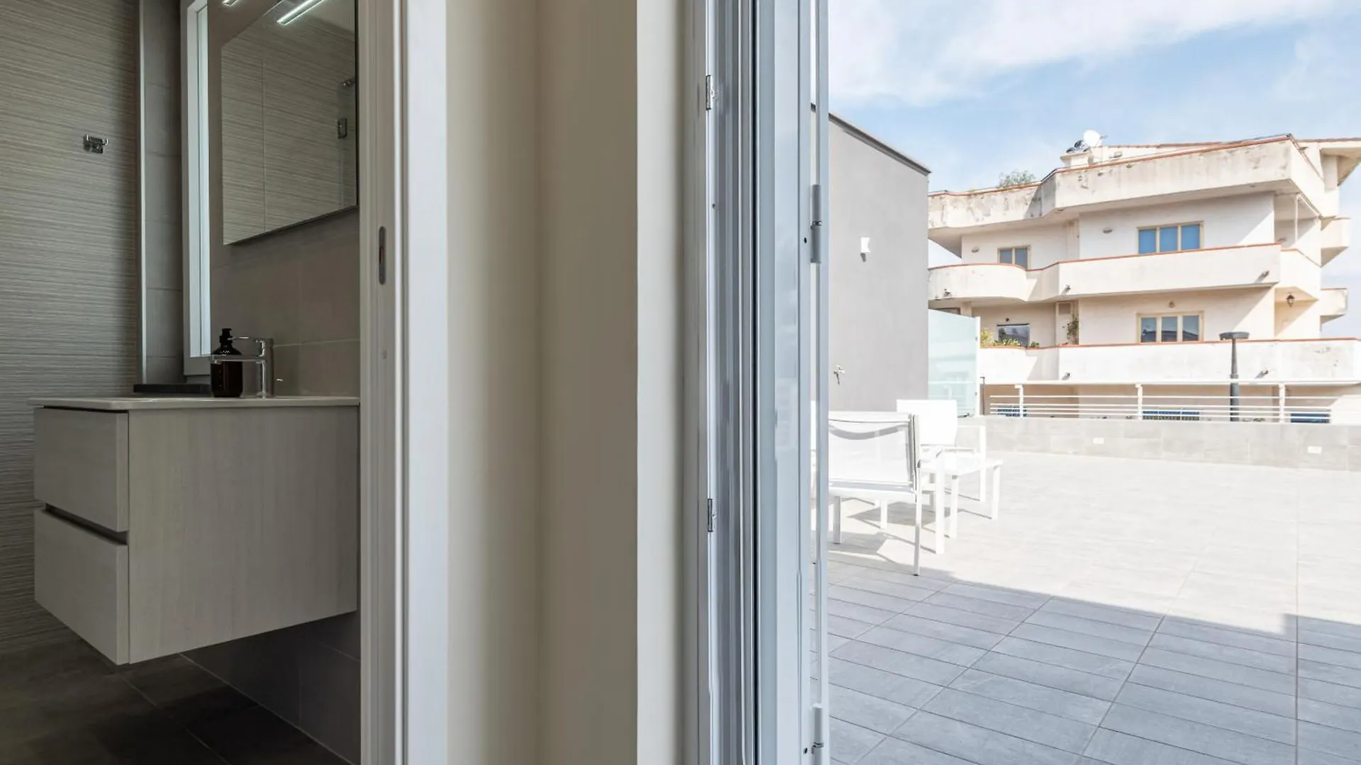 Location 99 Apartment Cercola
