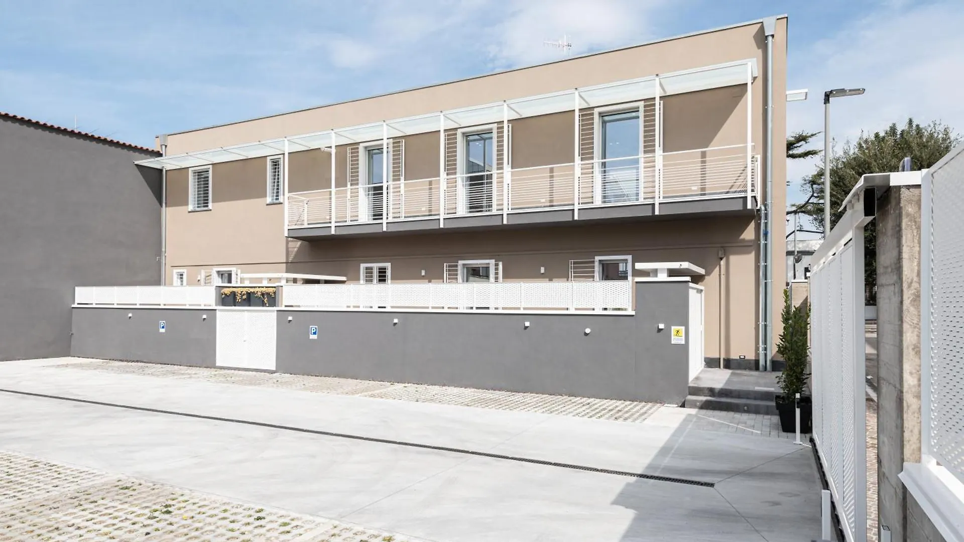 Location 99 Apartment Cercola
